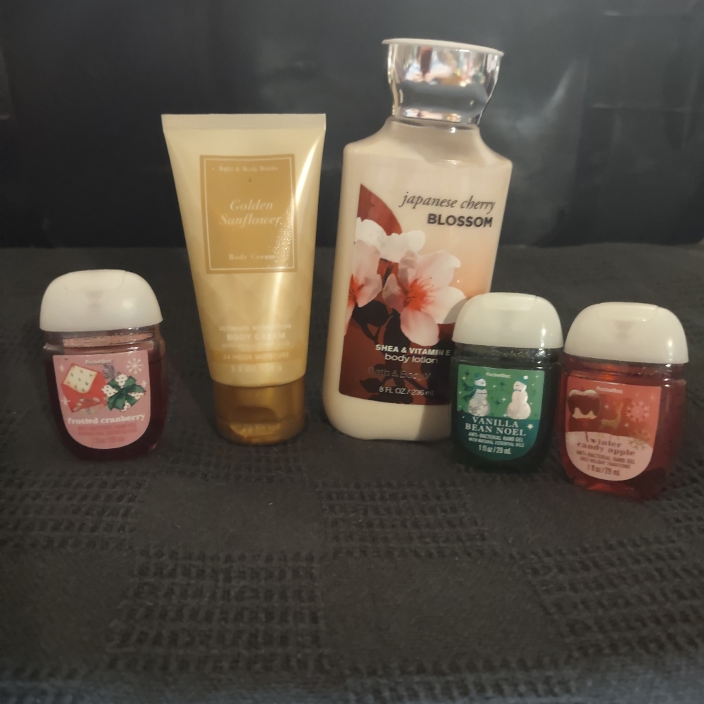 Lot of 5 BATH & BODYWORKS LOTION AND HAND SANITIZERS! Read details!!